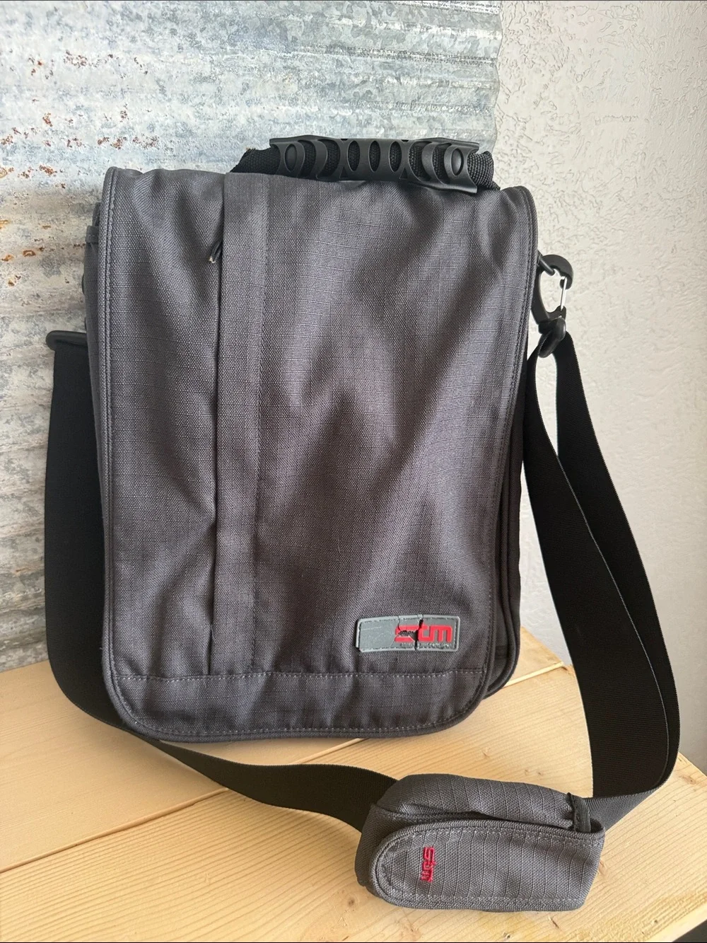 STM Alley Air Small Laptop Shoulder Bag (Carbon)